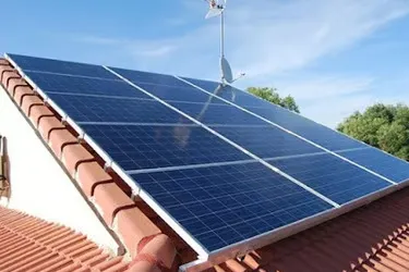Paneles solares de autoconsumo para reducir costes de energía eléctrica