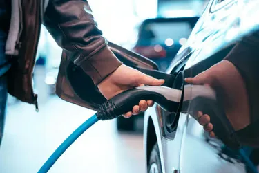 Instalación de puntos de recarga para coches eléctricos en hogares y empresas